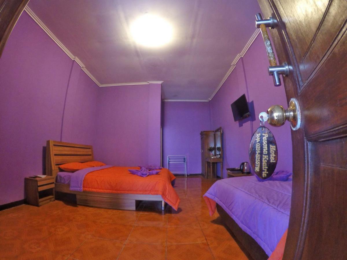 Hotel Grand Pesona Ksatria Чісаруа Екстер'єр фото