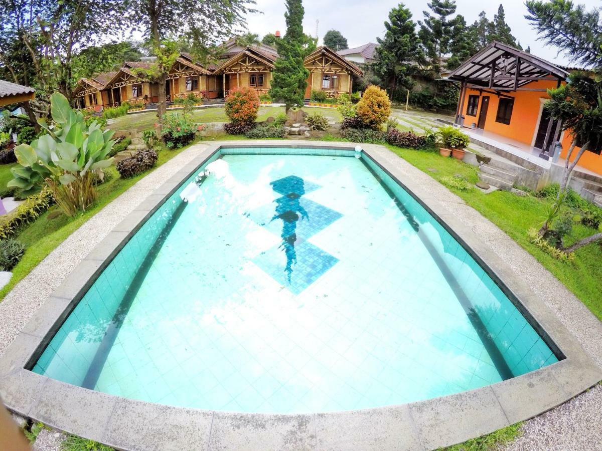 Hotel Grand Pesona Ksatria Чісаруа Екстер'єр фото